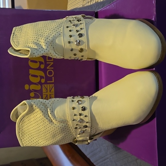 Twiggy London Ankle Boots - Picture 3 of 5